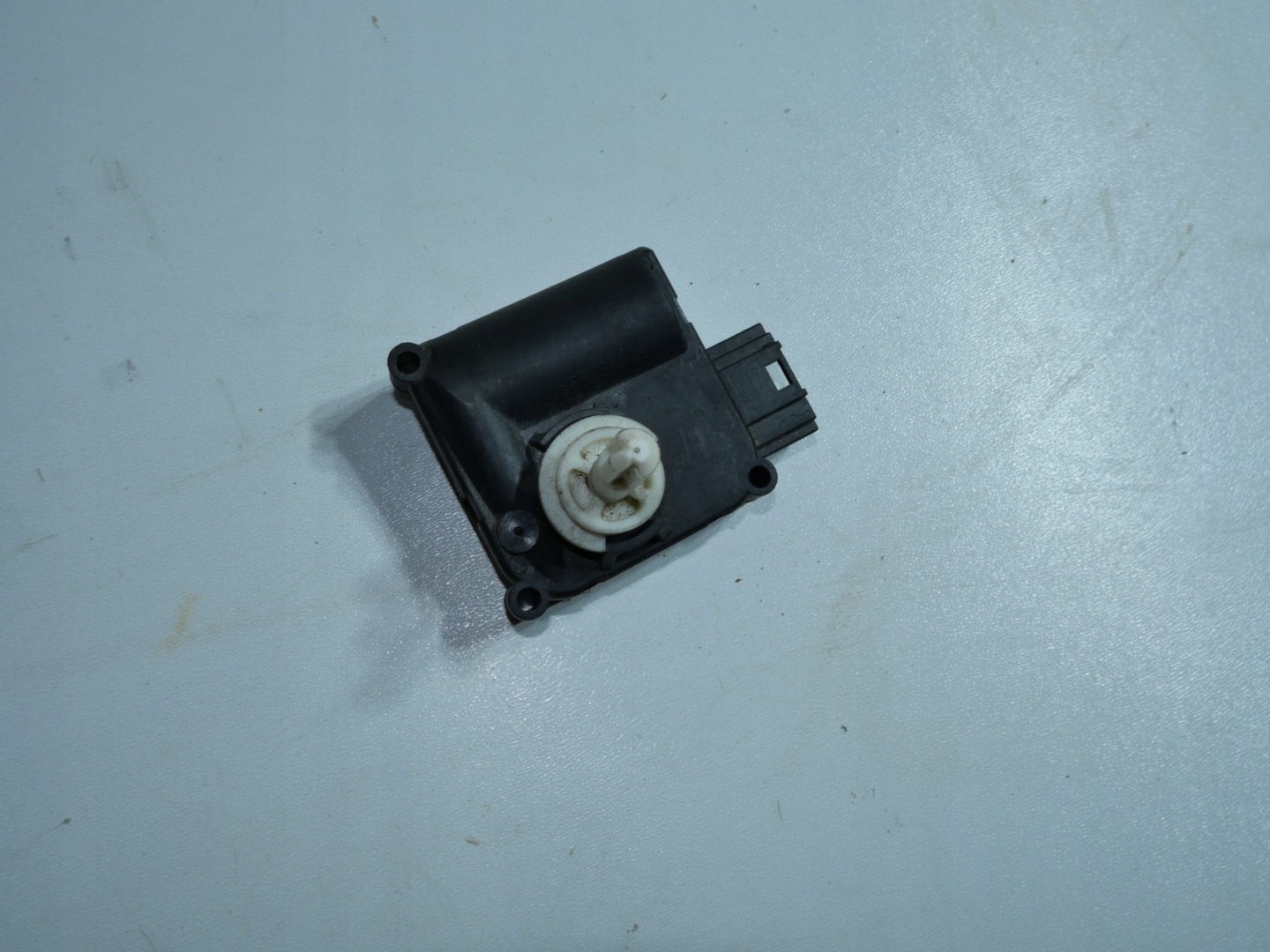 AUDI A6 C6 motorek topení 4F0820511A