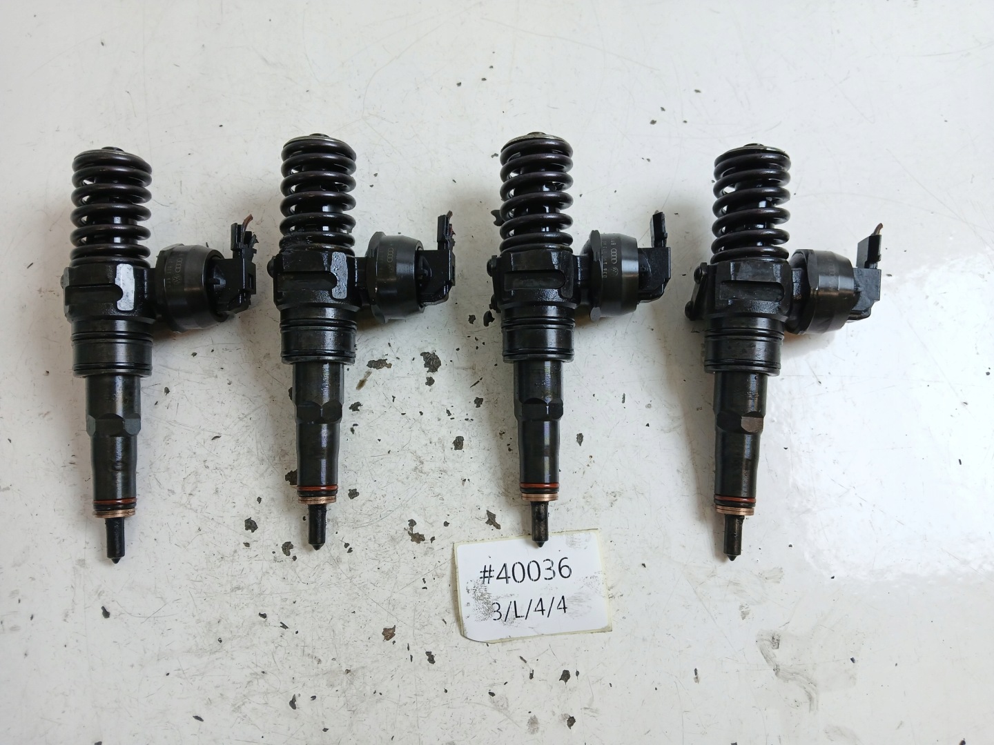 VW GOLF V TOURAN und PASSAT B6 1.9 TDI einspritzdüse 038130073AG