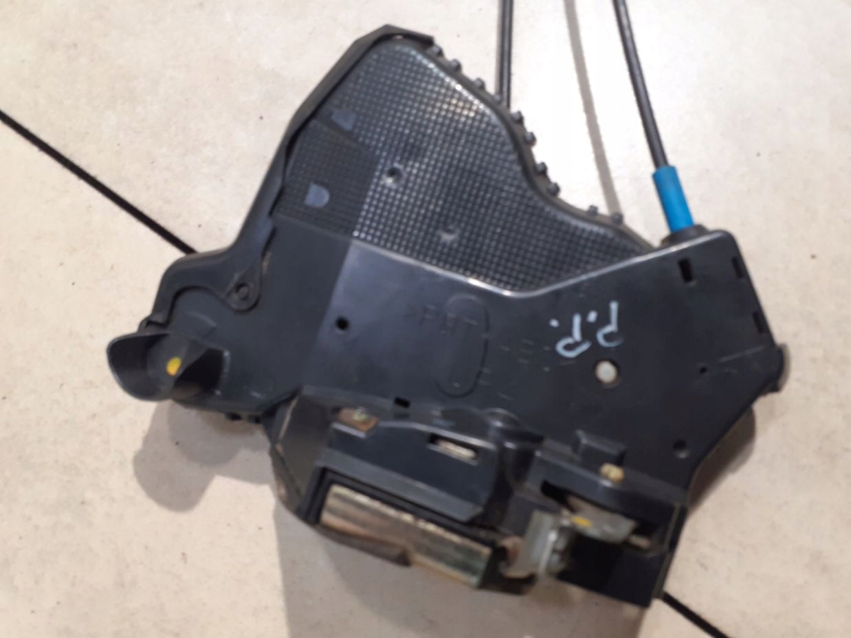 lock door handle right front TOYOTA AVENSIS T25 2.0 D4D 2 PIN