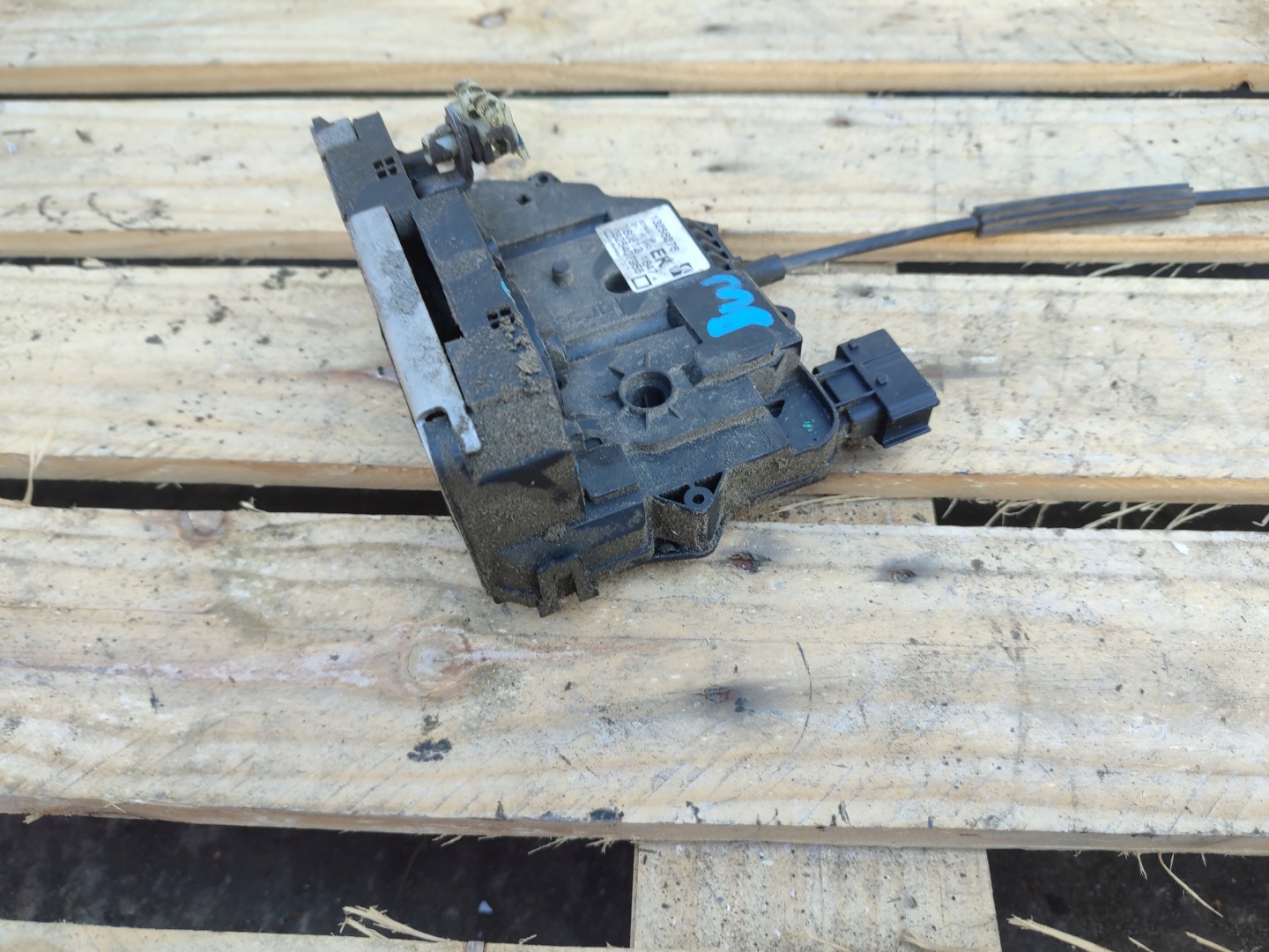 lock door front left OPEL MERIVA B 13258276
