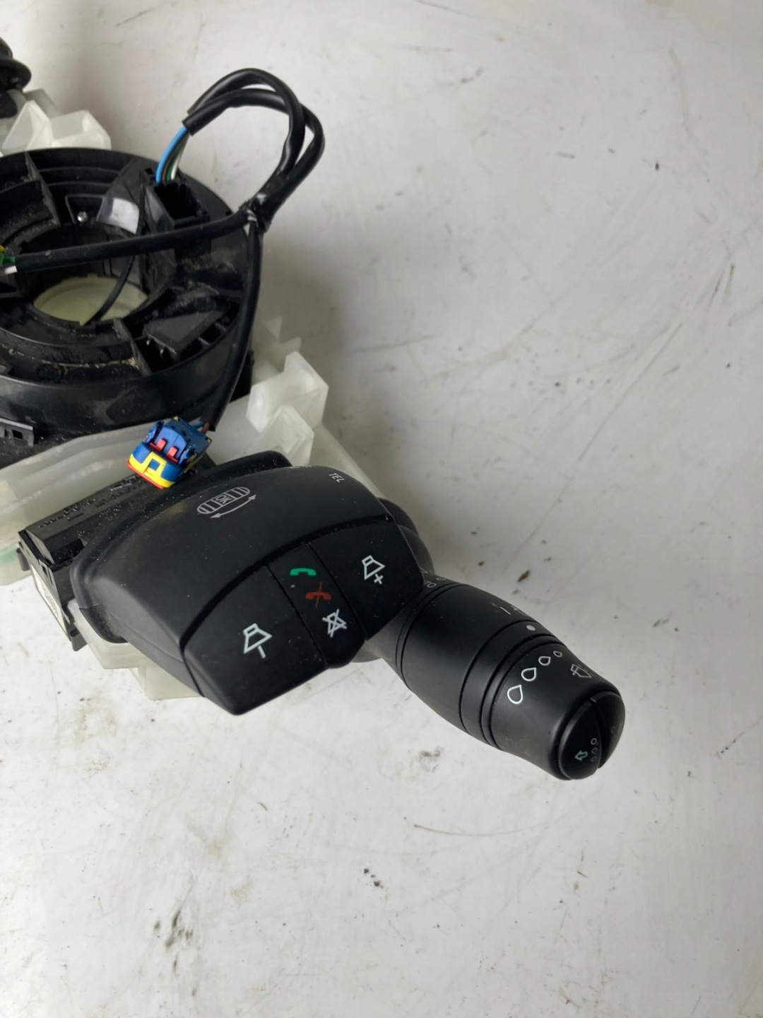 steering wheel levers and controls ring RENAULT SCENIC III 255670019R