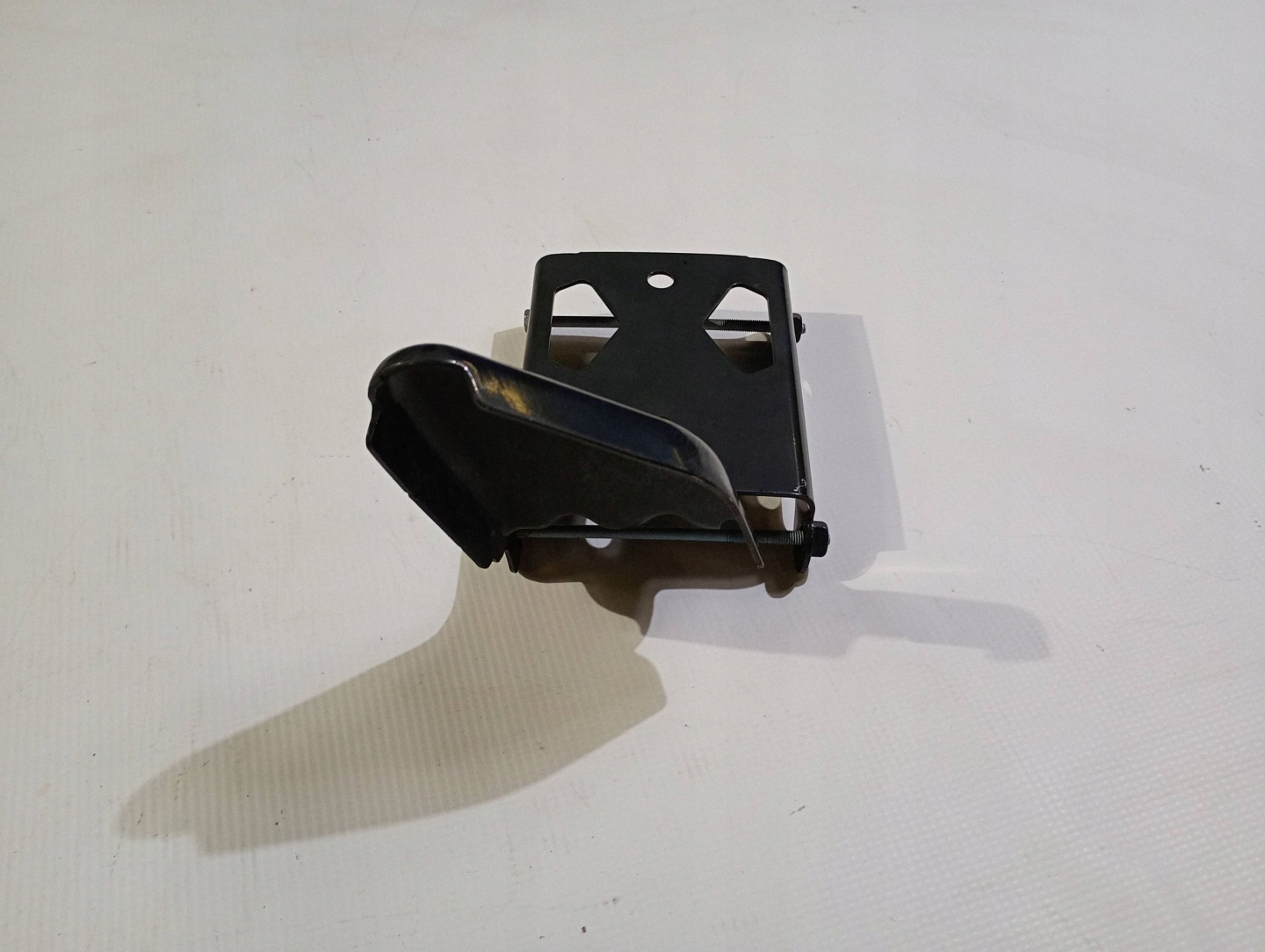 holder bracket kiel siders of a bumper right side Dodge Challenger 2015