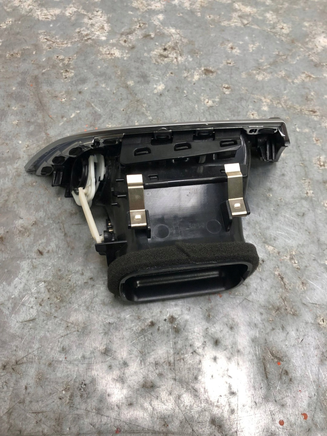 grid air conditioning devices left front BMW F20 9205355