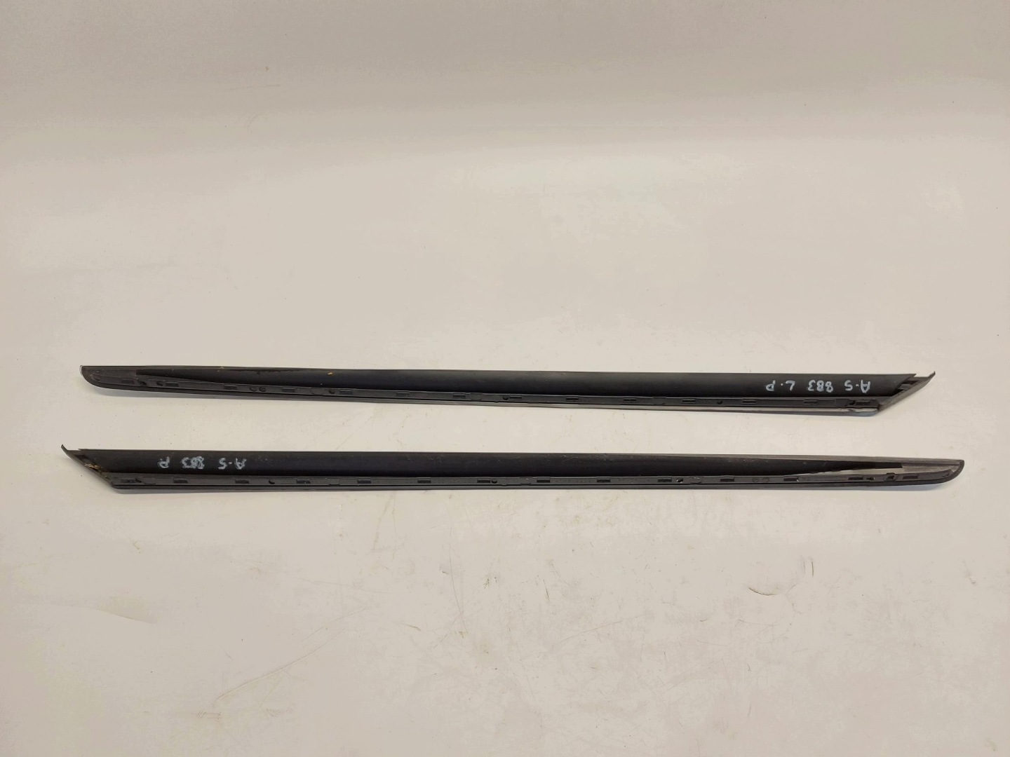AUDI A5 8B3 AVANT moulding windows czolowej left right 8B3854328