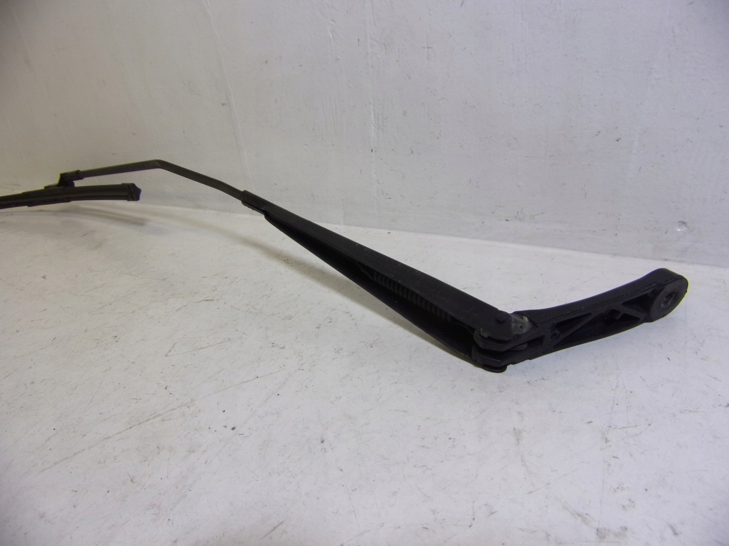 wiper arm front right VOLKSWAGEN CADDY 2K1955410A