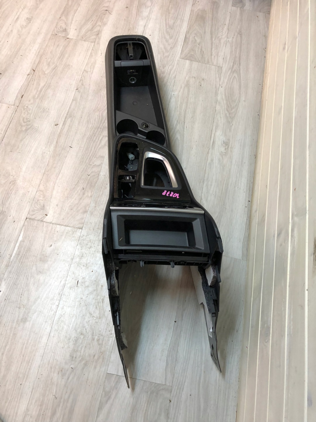 BMW 2 F46 tunnel central