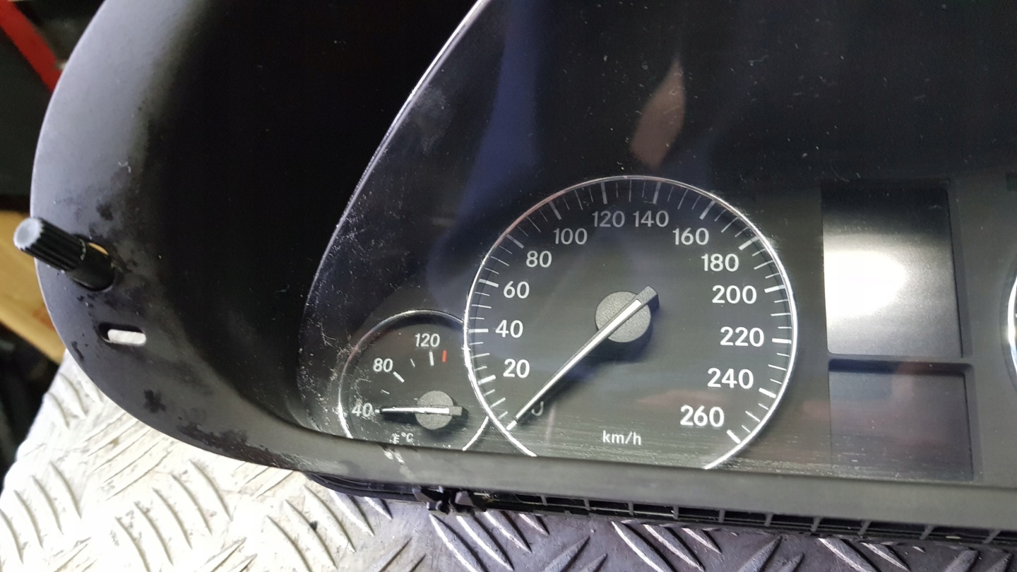 MERCEDES C-class W203 dials clock 2.2 CDI LIFT a2035404947