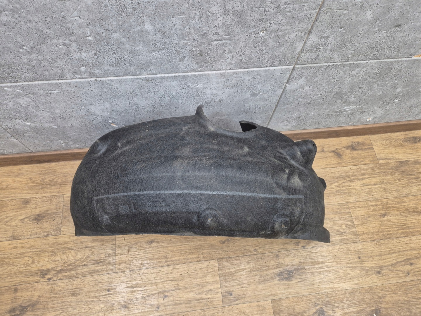 BMW 5 G30 M5 F90 mudguard left rear part left rear. 7351455