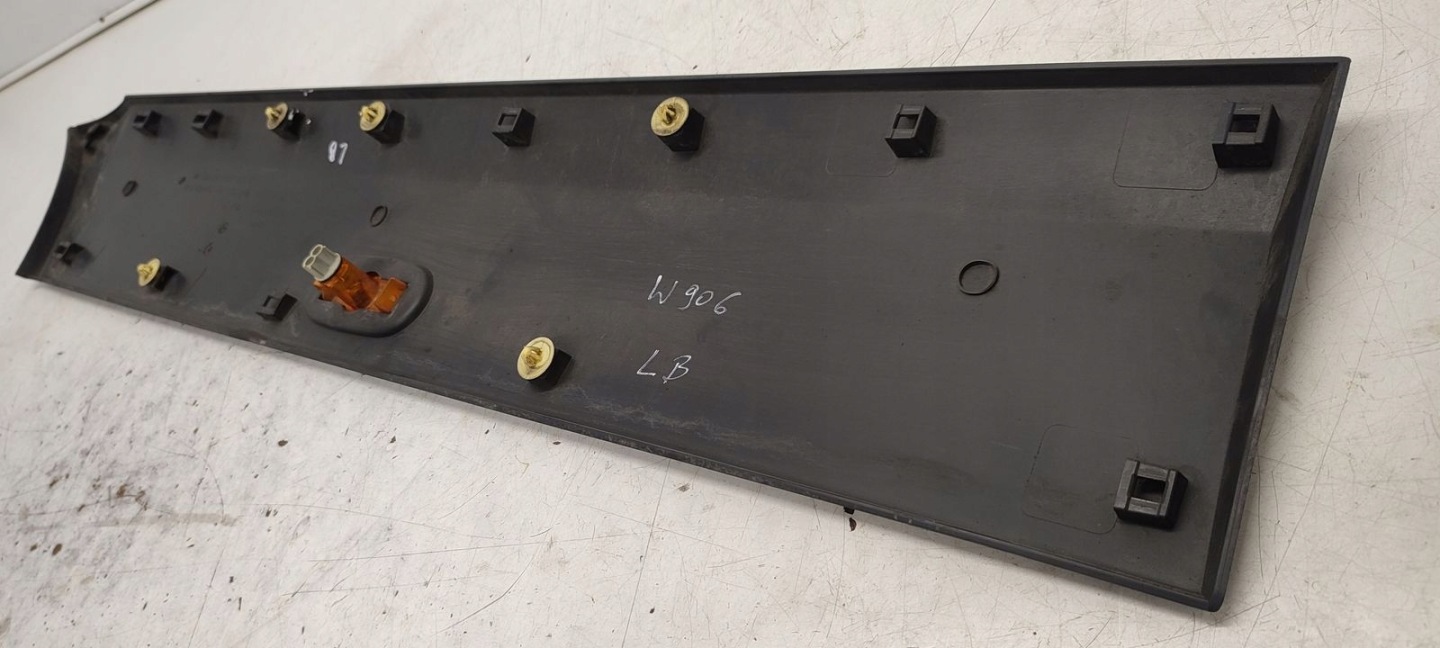 moulding door left bok Mercedes Sprinter 906