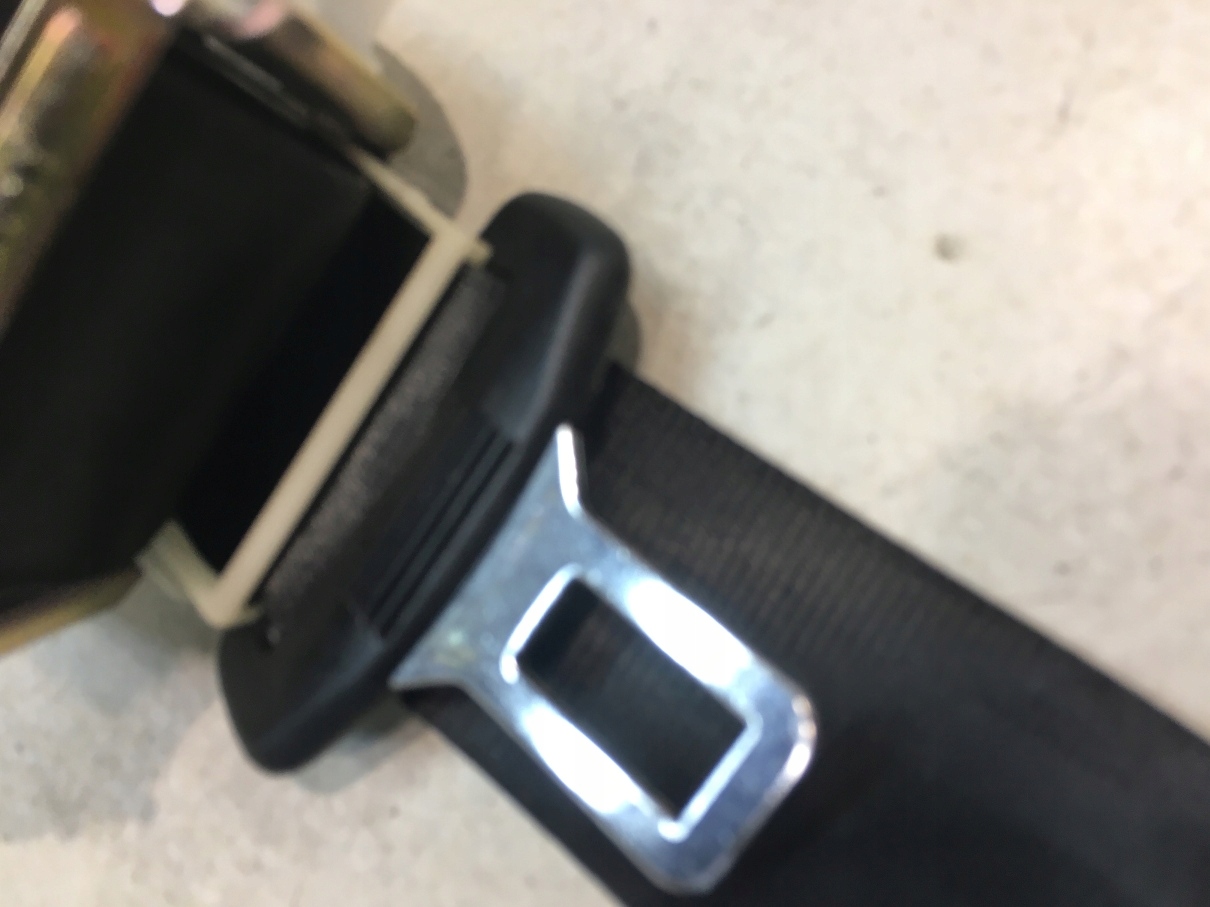 Gurten Sicherheits links heck AUDI A3 8P 8P3857805B