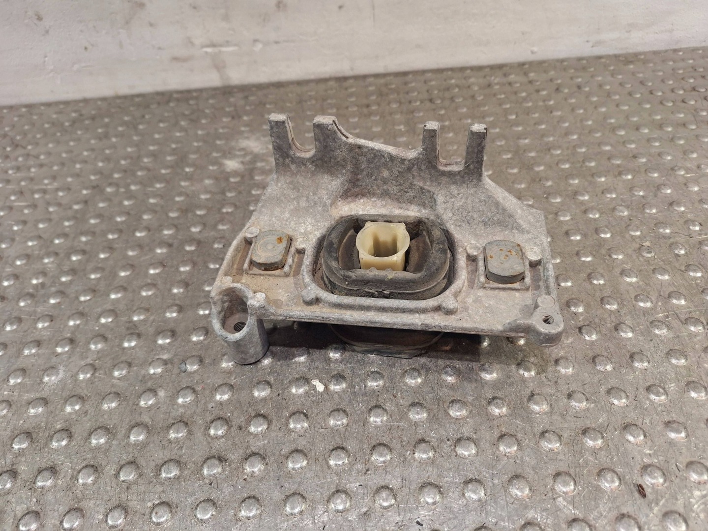 holder gearbox mounting 112228880R DACIA DUSTER 1.6 SCE 10