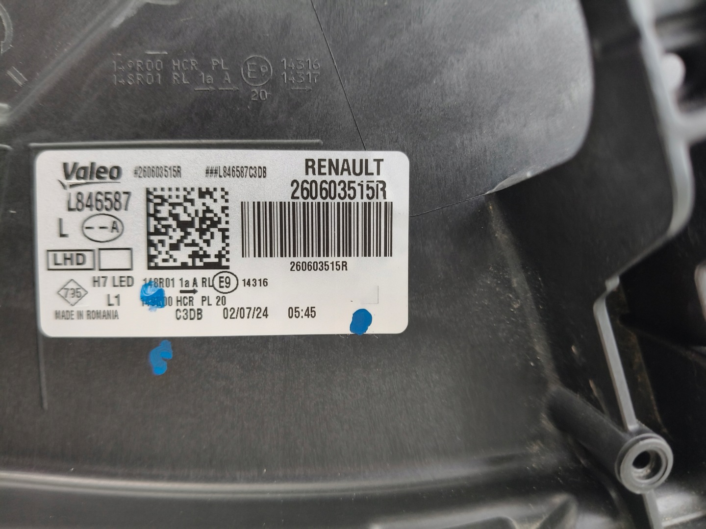 light left REFLEKTOR DACIA DUSTER III 24- LED
