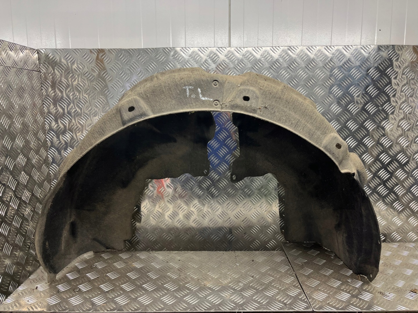 mudguard left rear. AUDI A6-C7 4G0810171A