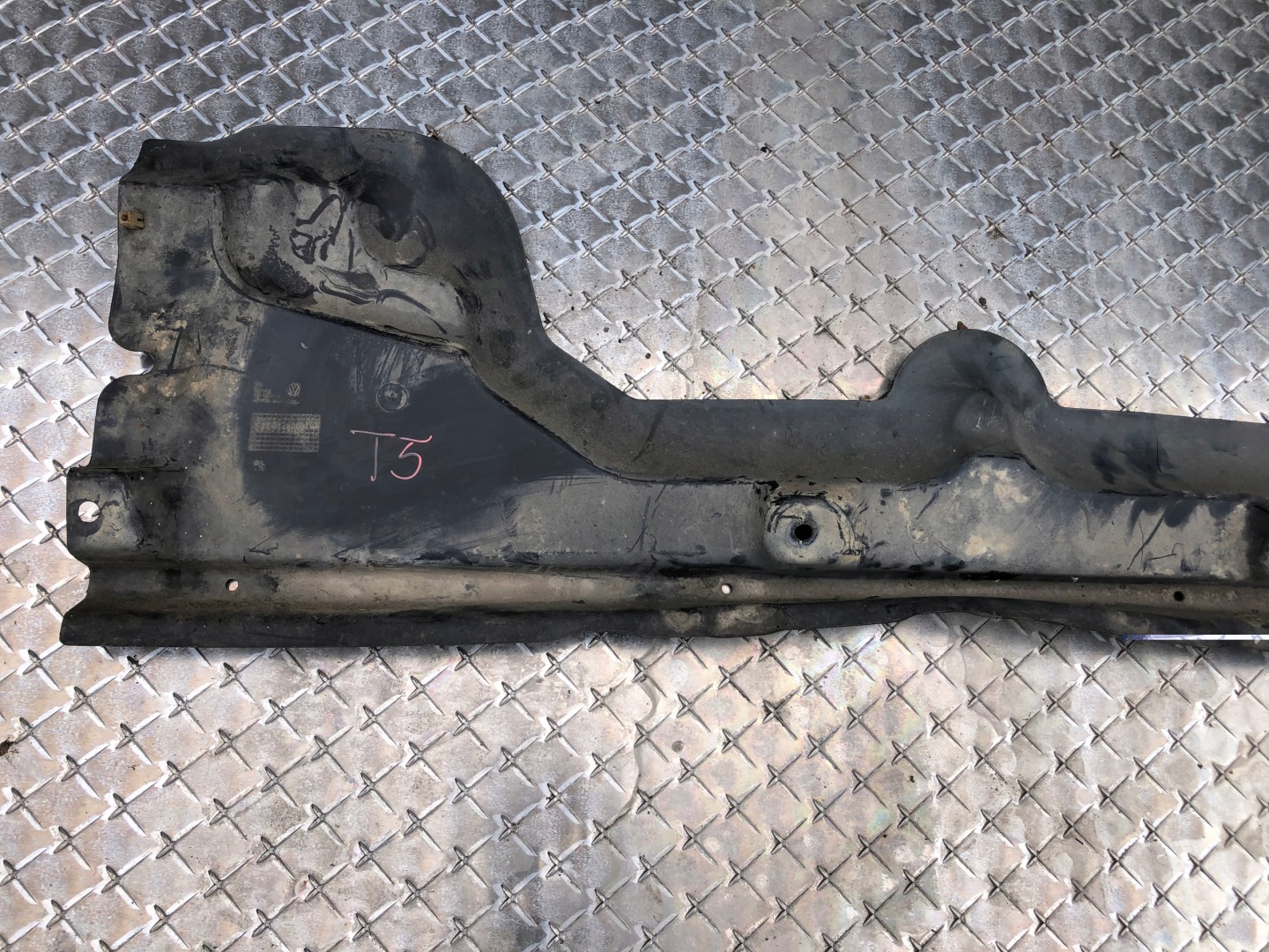 cover chassis left VW T5 7H0825209C