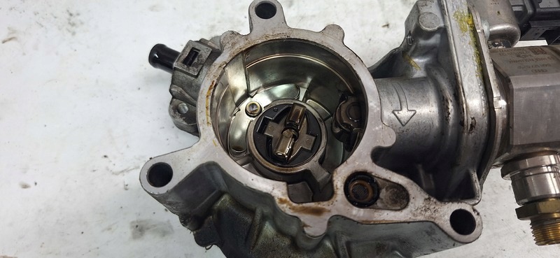 pump VACUM AUDI A4 B7 06H127025P 06J145100B