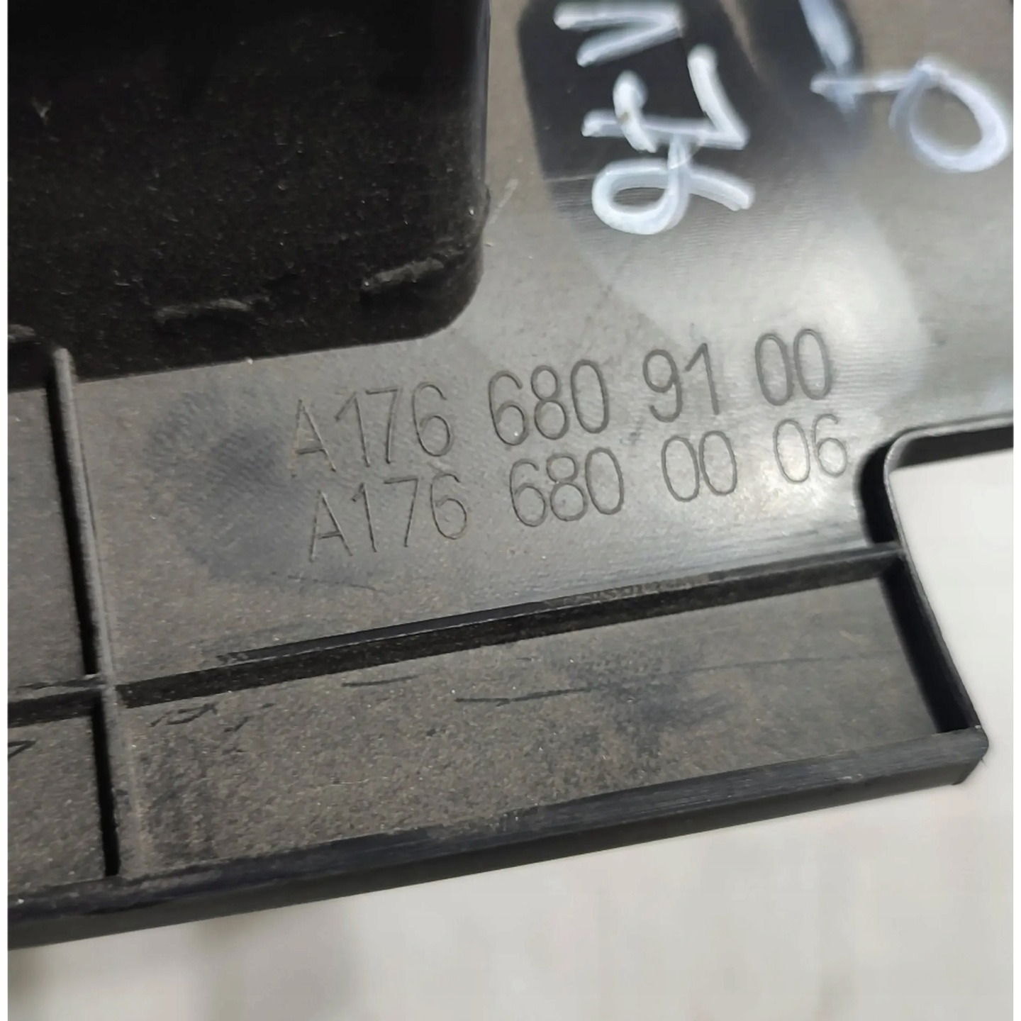 Mercedes-Benz A-classa W176 front side left cover consoles of the dashboard