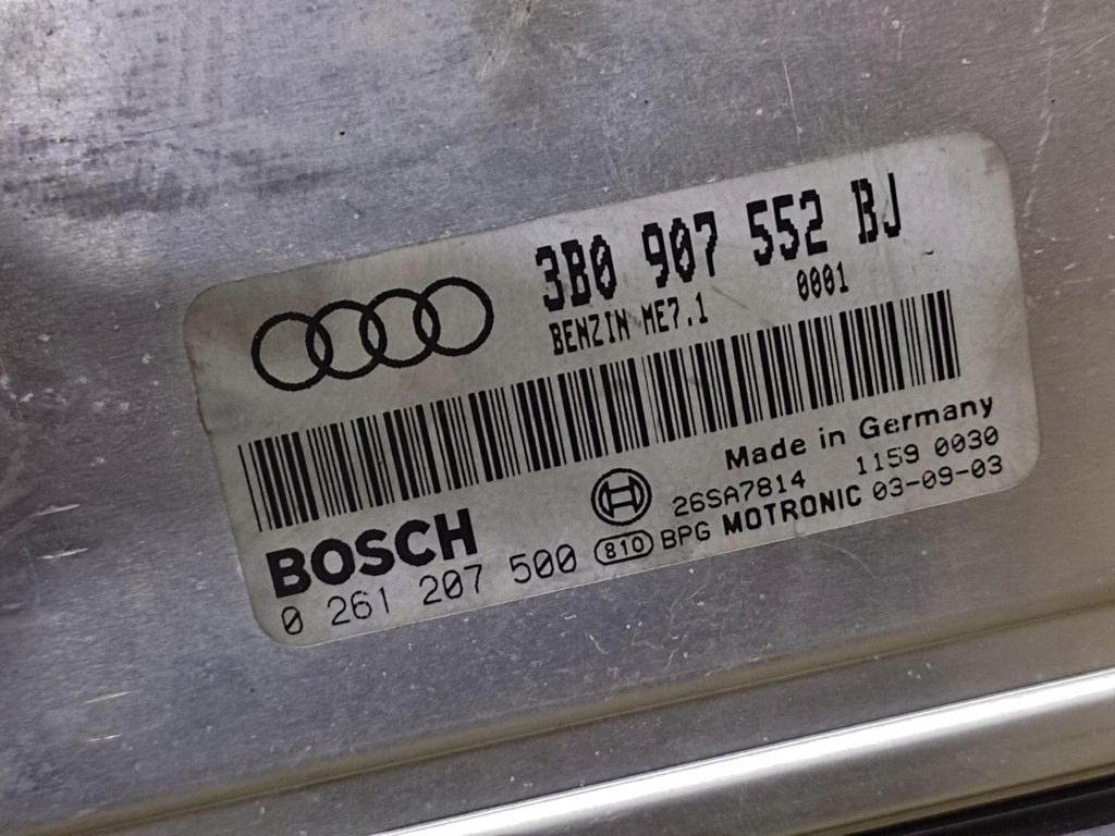 AUDI A6 C5 2.4 control unit of the engine 0261207500