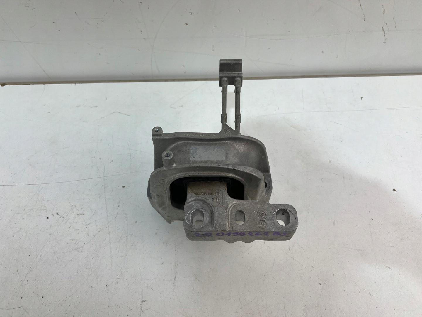 holder engine mount VW SEAT SKODA AUDI 2Q0199262BJ