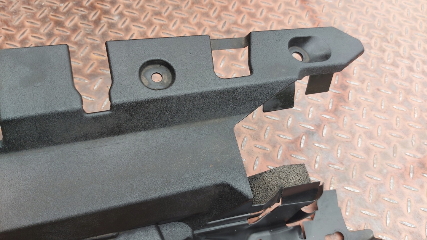 kryt stěny předek TOYOTA RAV4 IV 12-15