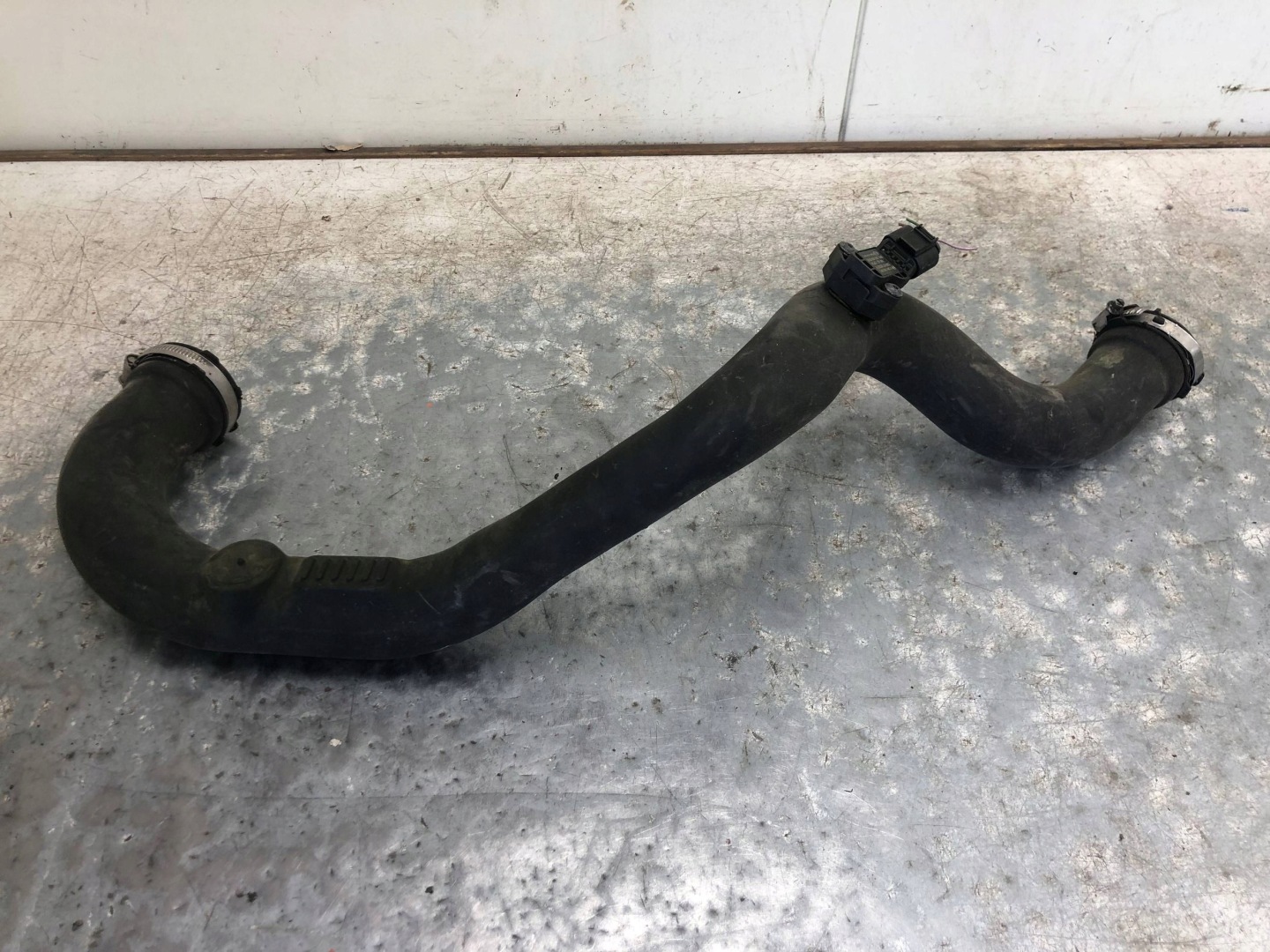 Schlauch intercooler AUDI A4 B8 LIFT 8K0145673AL