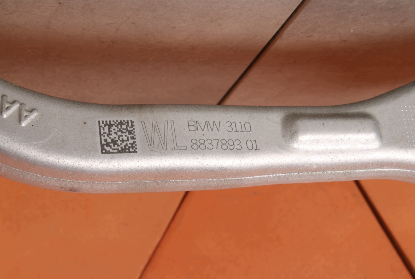 BMW i4 G26 eDrive35 eDrive40 otoč ramene čepu levý předek 6893259