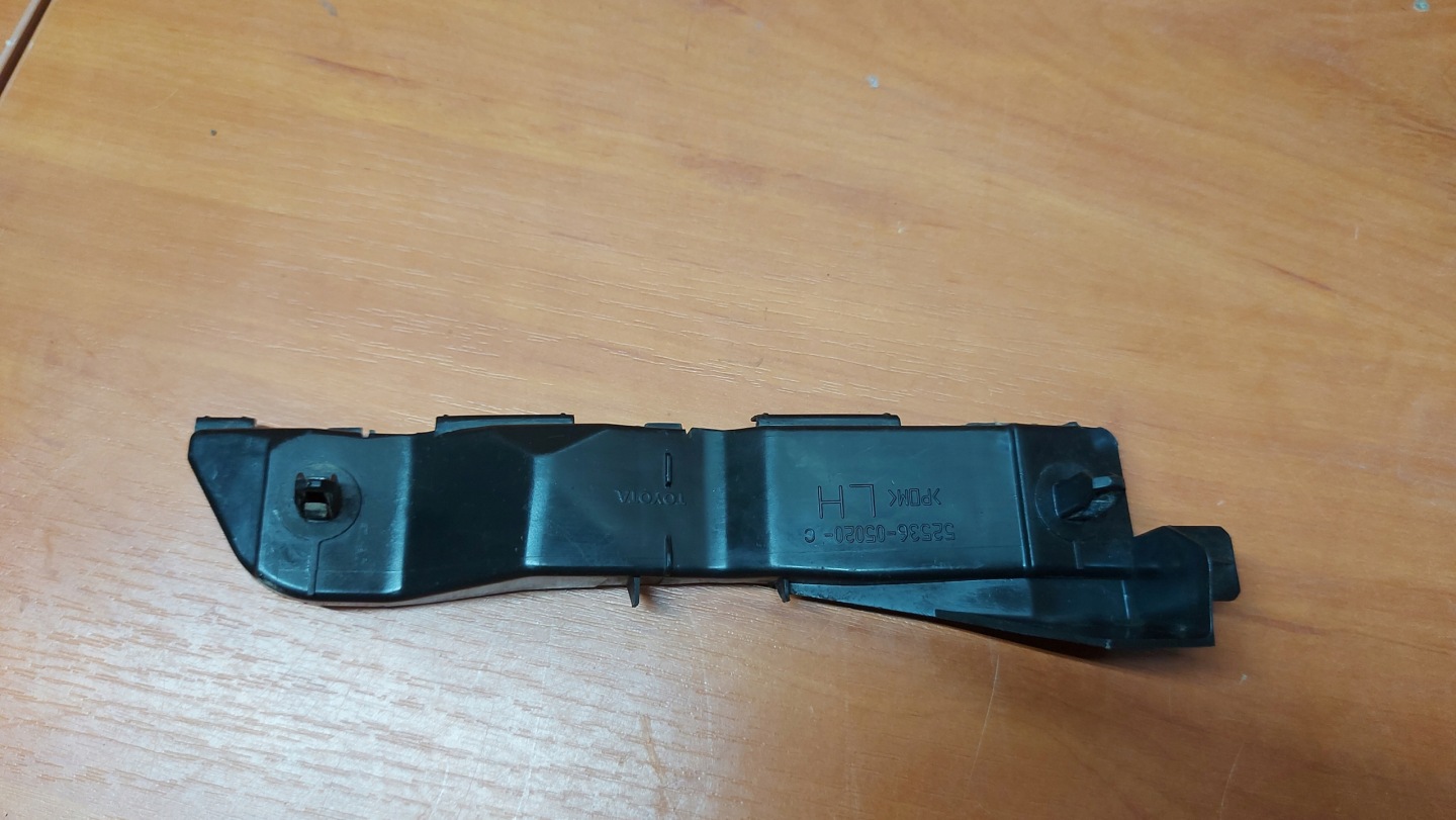 bumper bracket left front TOYOTA AVENSIS T25 03