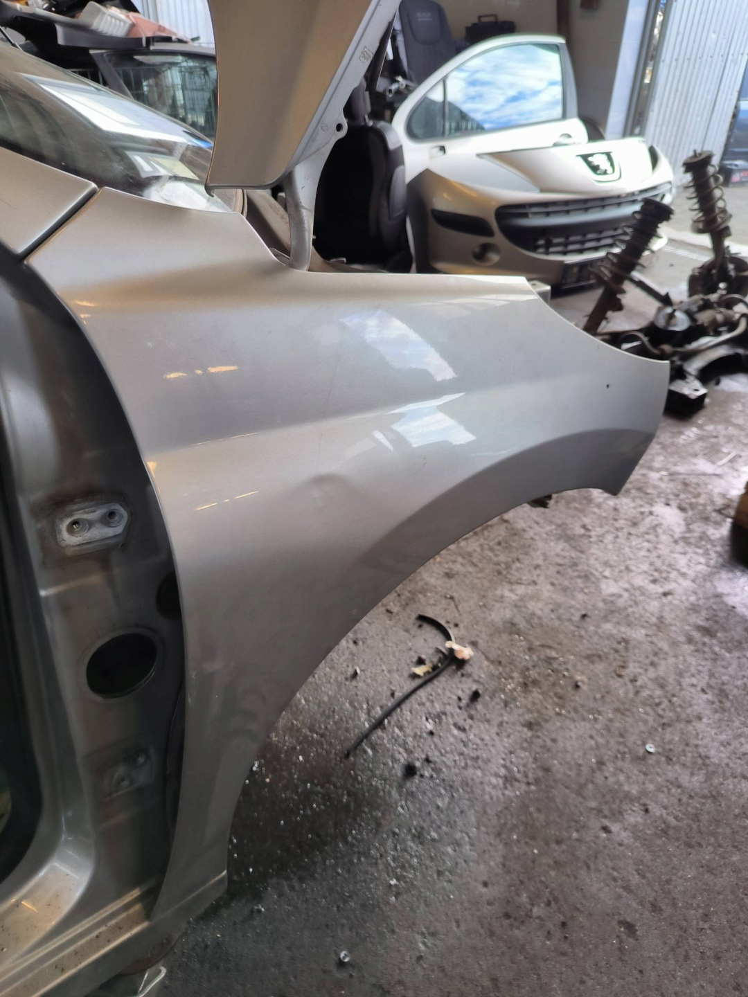 fender right front PEUGEOT 207