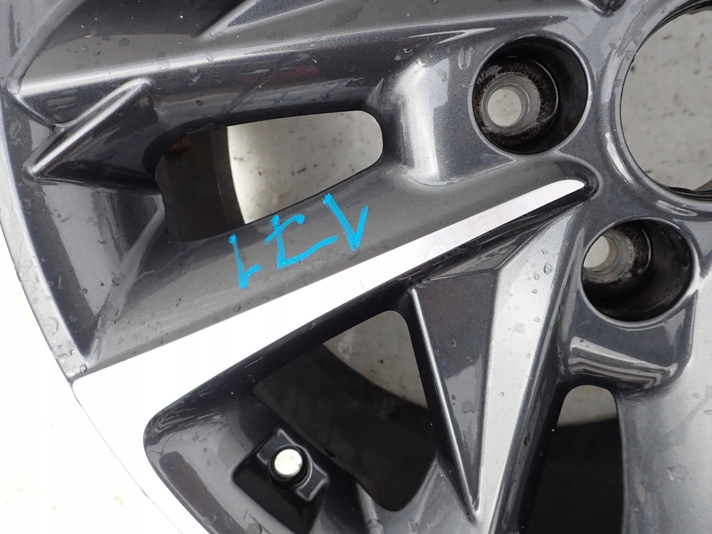 HYUNDAI 52910-G4700 7Jx17 17" disk hliníkový