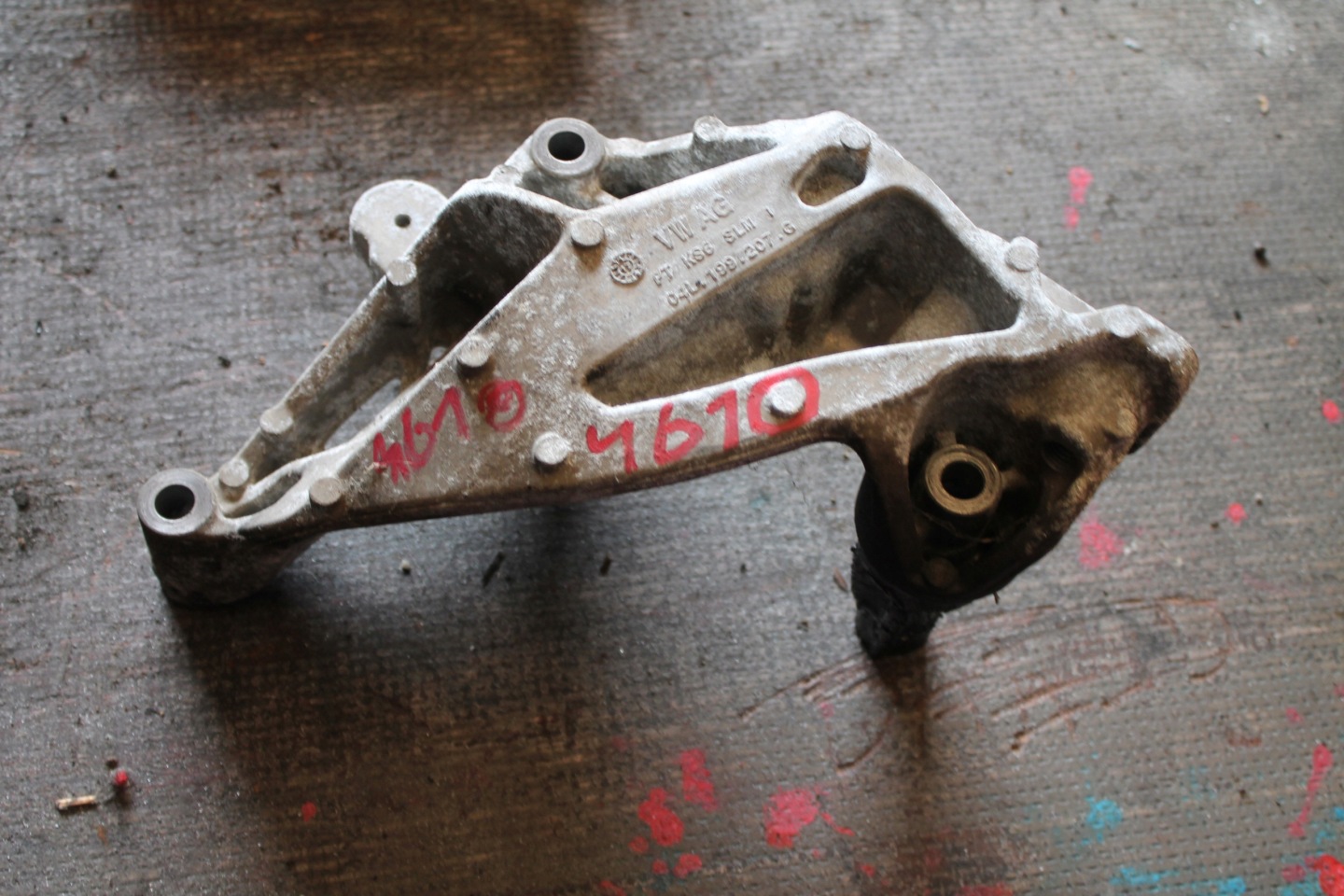 4610. holder engine mount VW CRAFTER 2,0 TDI 04L199207G