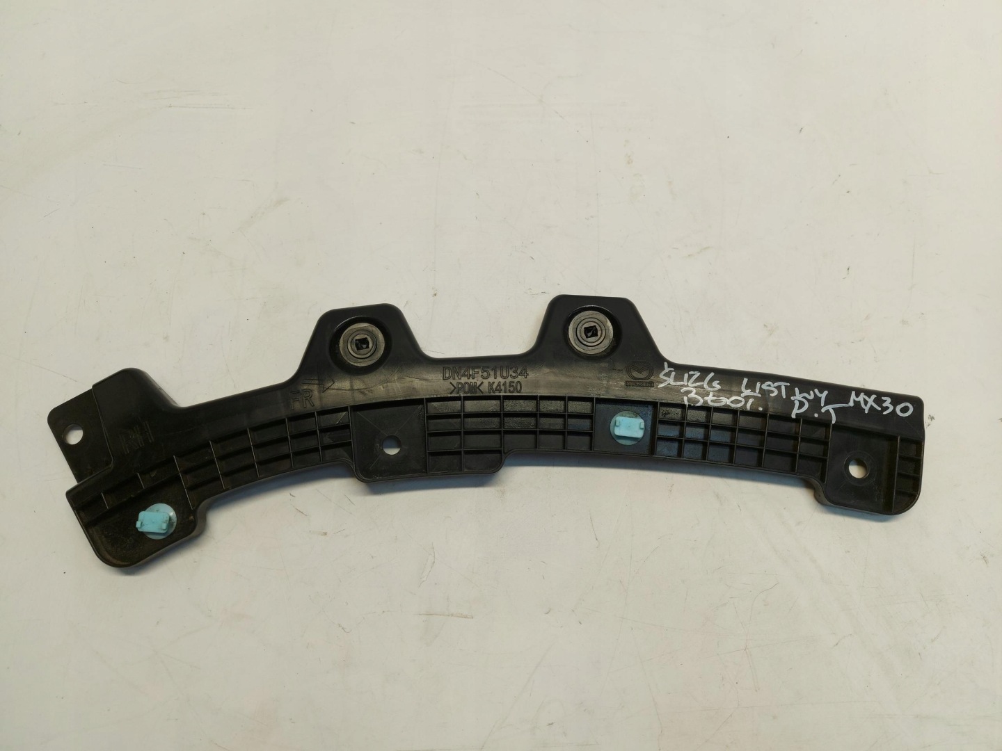 Mazda MX-30 EL Support plaque Support Aile Droite Arrière Arrière dn4f51u34