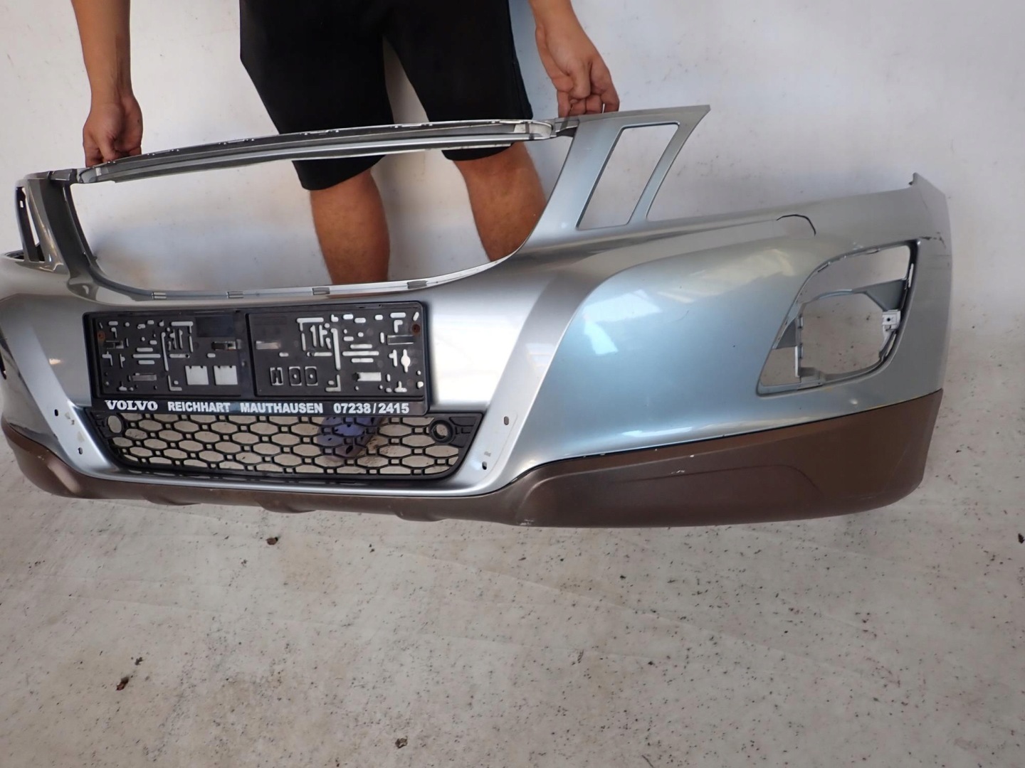 VOLVO XC60 and 1 R-design 08-13 bumper front front washer