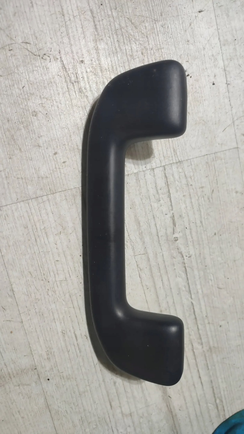 Toyota C-HR and 1.2 19r handle sufitowa front