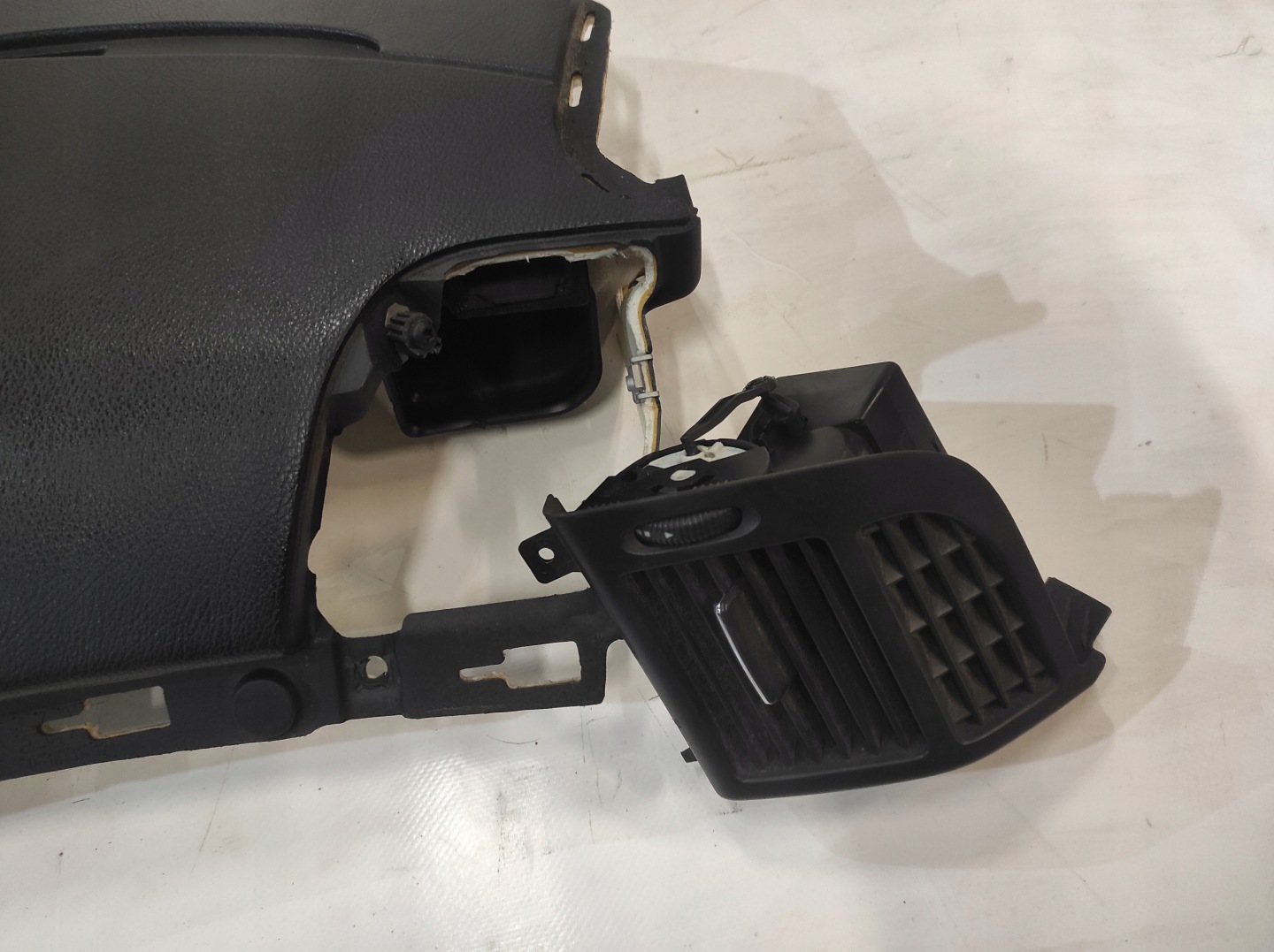 Mercedes W211 cockpit console dashboard instrument panel