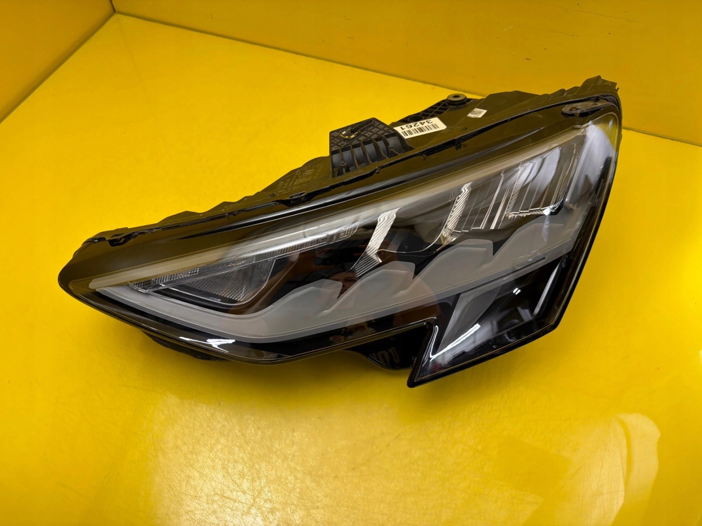 light left Audi A3 8Y Full Led 8Y0941011