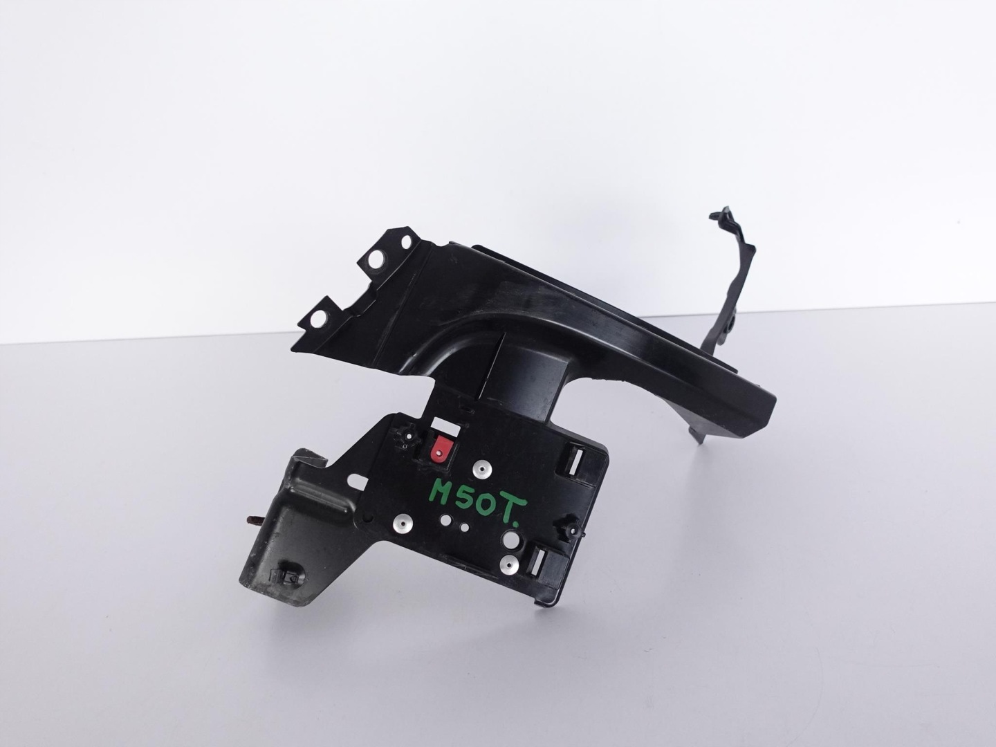 RANGE ROVER EVOQUE L538 bumper bracket left rear part