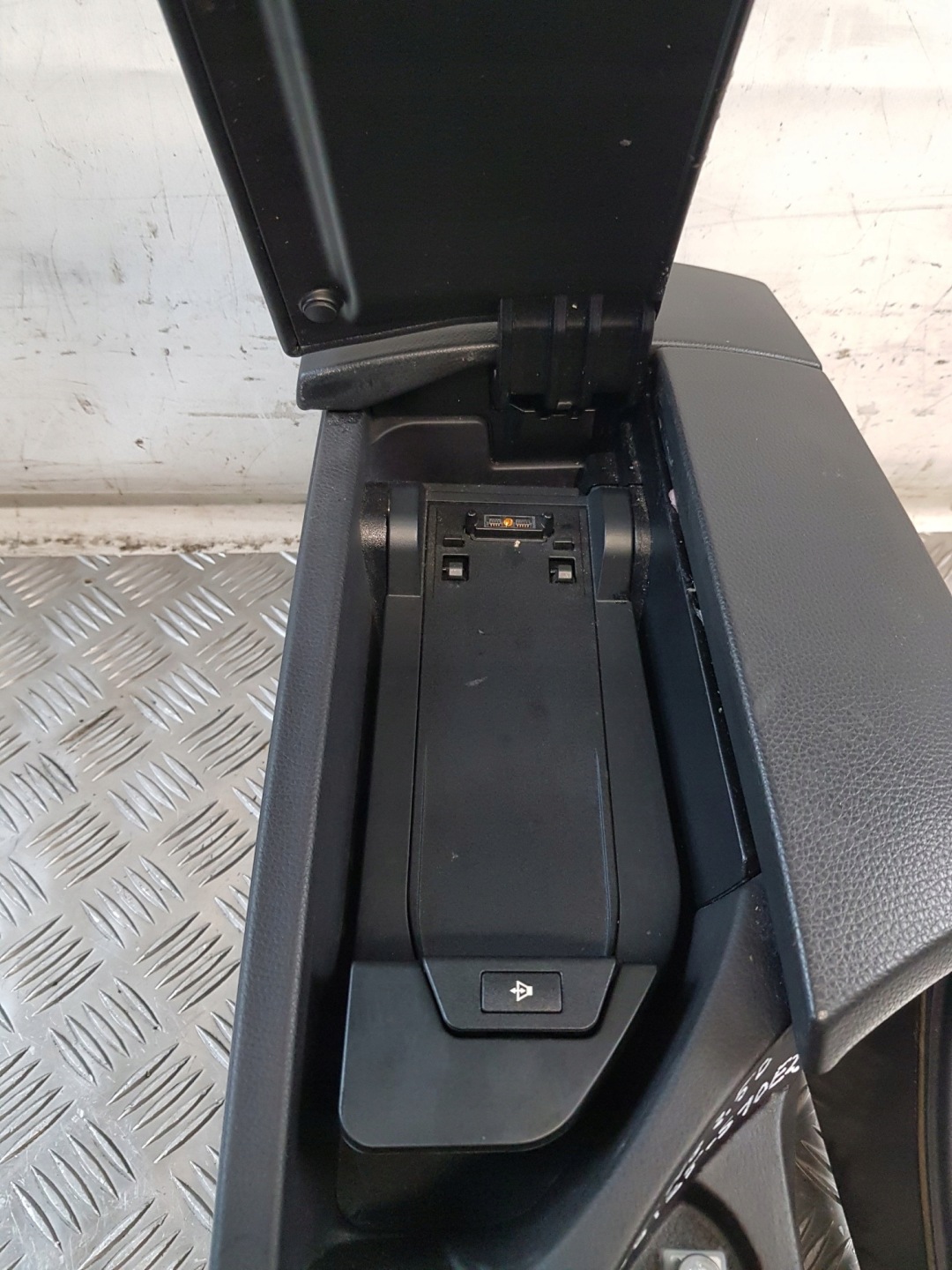 TUNEL central armrest 7034086 + POKRETLO IDRIVE BMW E61 04R