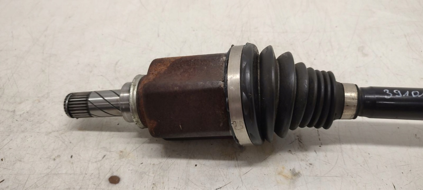 semi-axis left short. Renault Kadjar 1,3 TCE