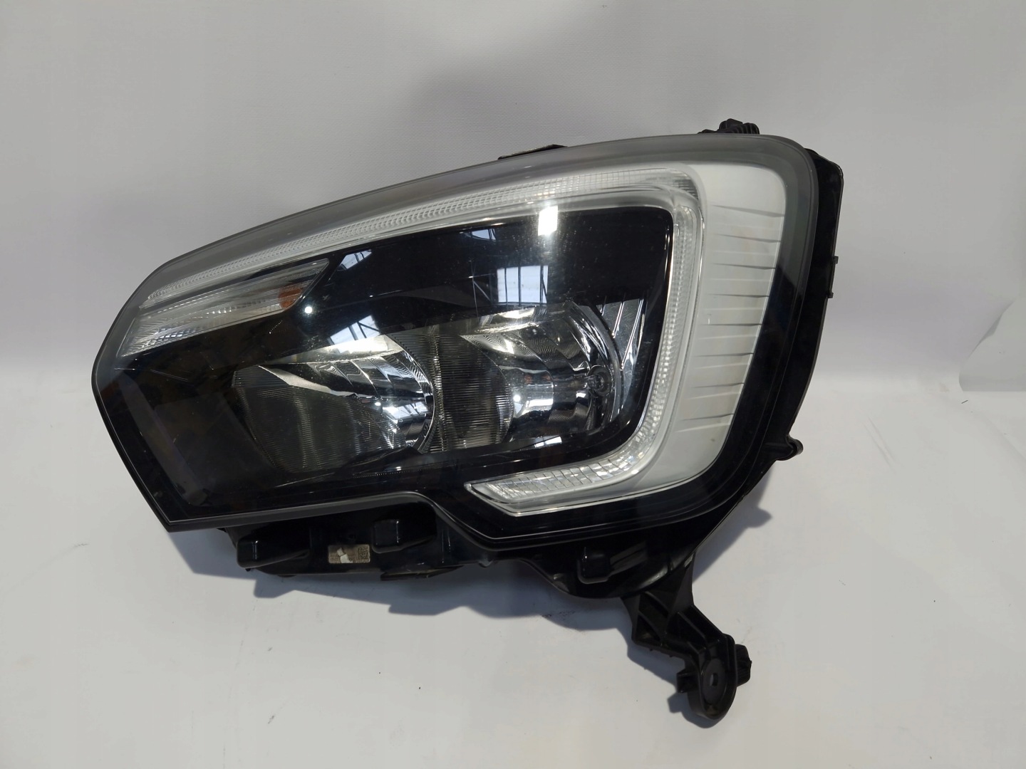light left front RENAULT MASTER IV 19- original 260607867R