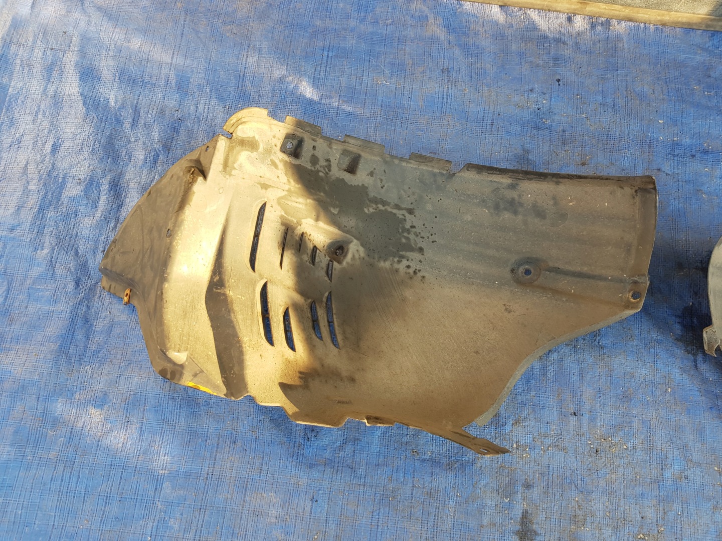mudguard left front MERCEDES CLS W219 2196900930 2196900530