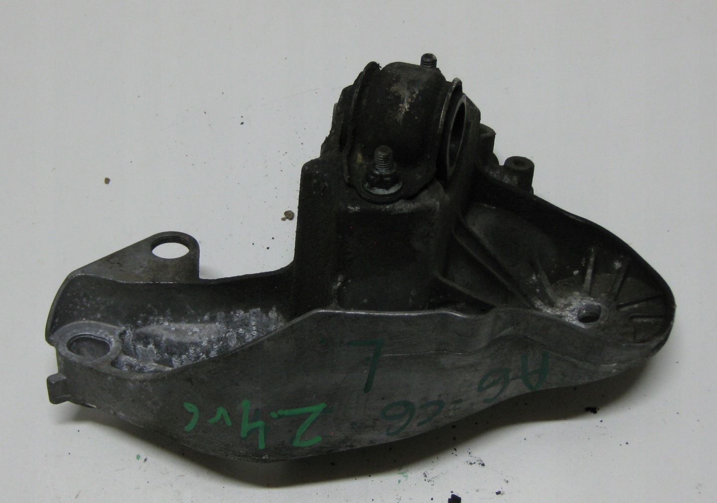 AUDI A6 C6 2.4 6V 05R Support Support plaque Support Moteur Gauche 4F0199351H