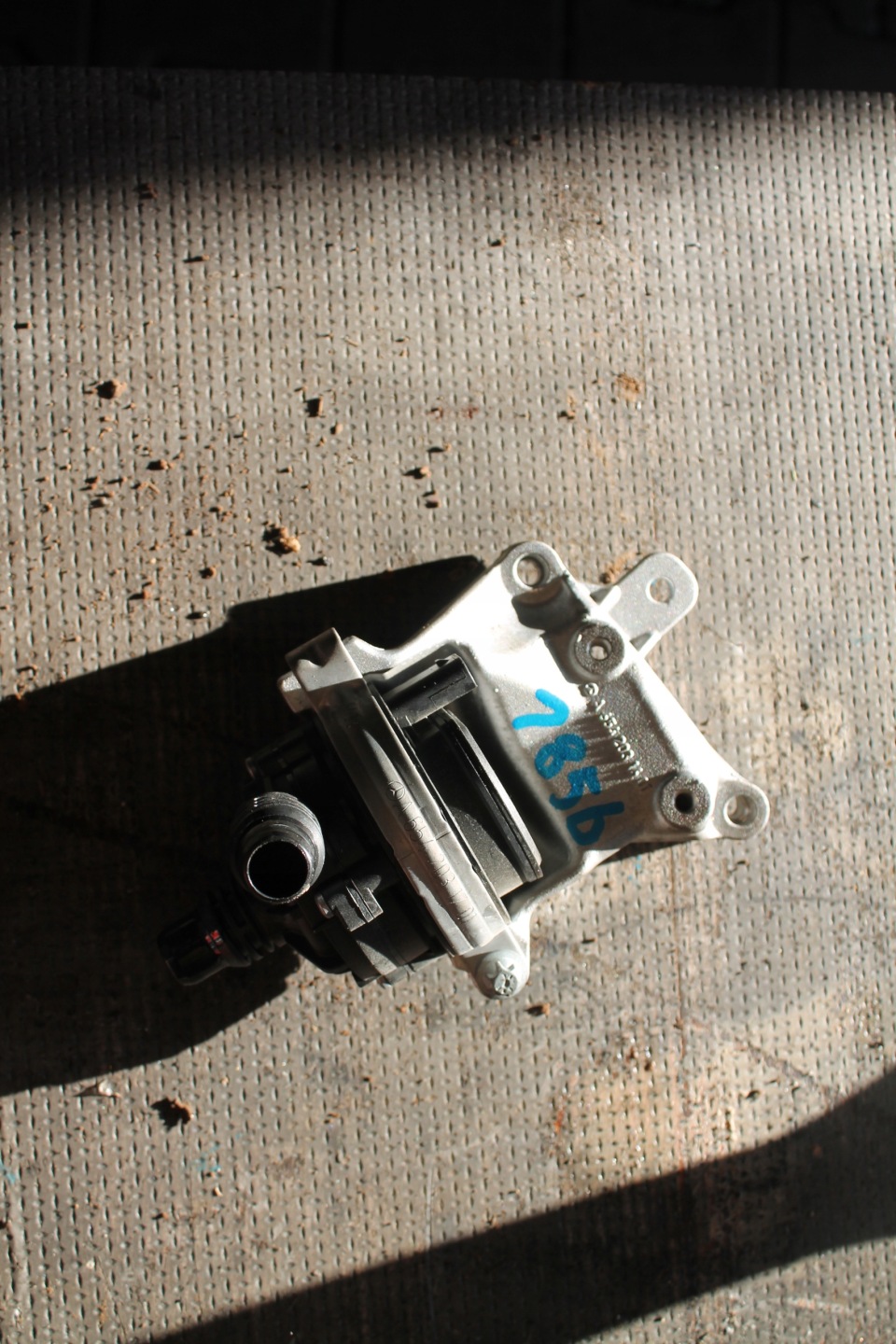 1856. water pump MERCEDES A0005006300