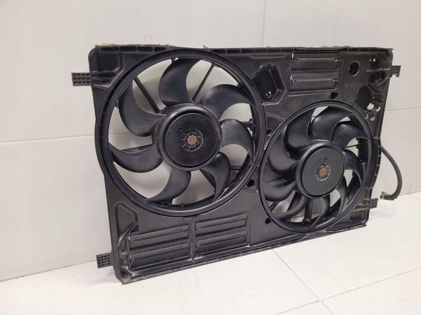 ventilátor chladiče Ford Kuga 2 2016 EJ73-8C607-AG