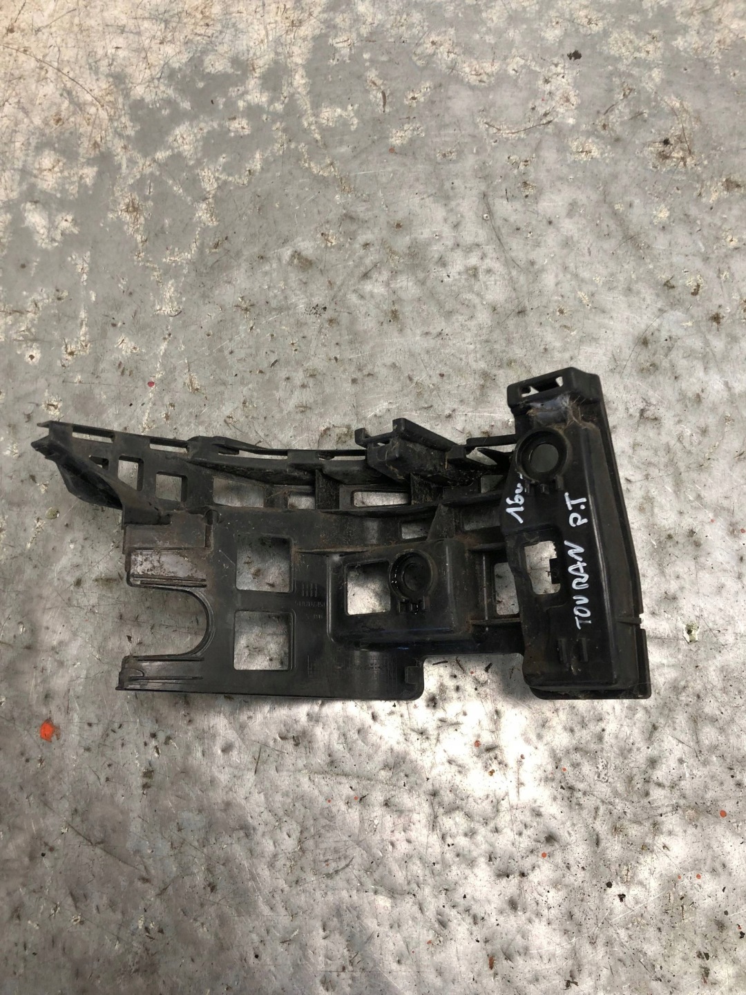 bumper bracket right rear part VW TOURAN III 5TA807454