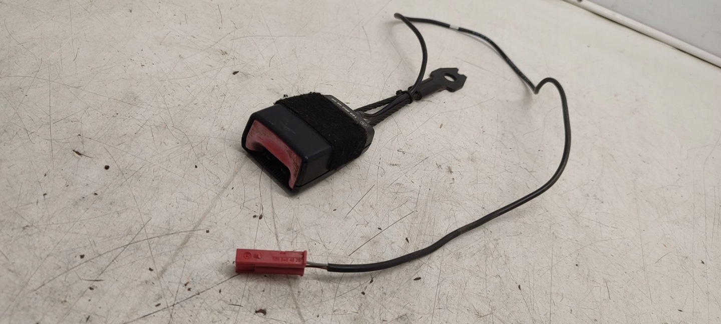 Zapinka supports left front Mercedes W169 1,5 petrol 5D