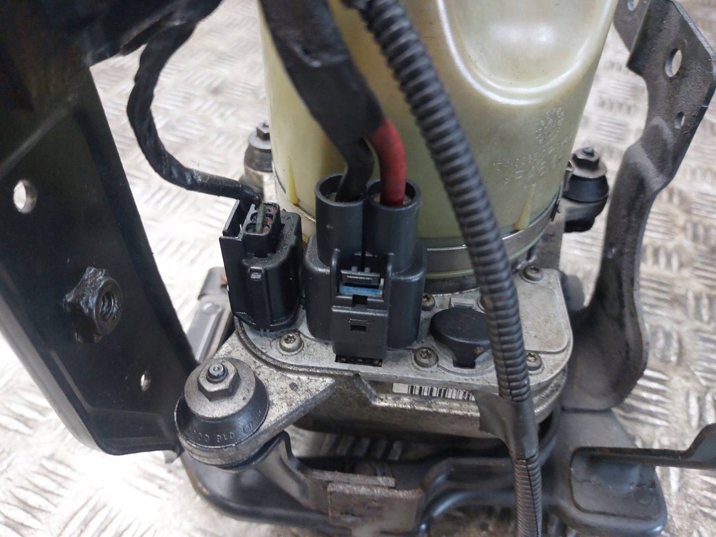 servo pump electrical VOLVO S40 II 4N513K514DL