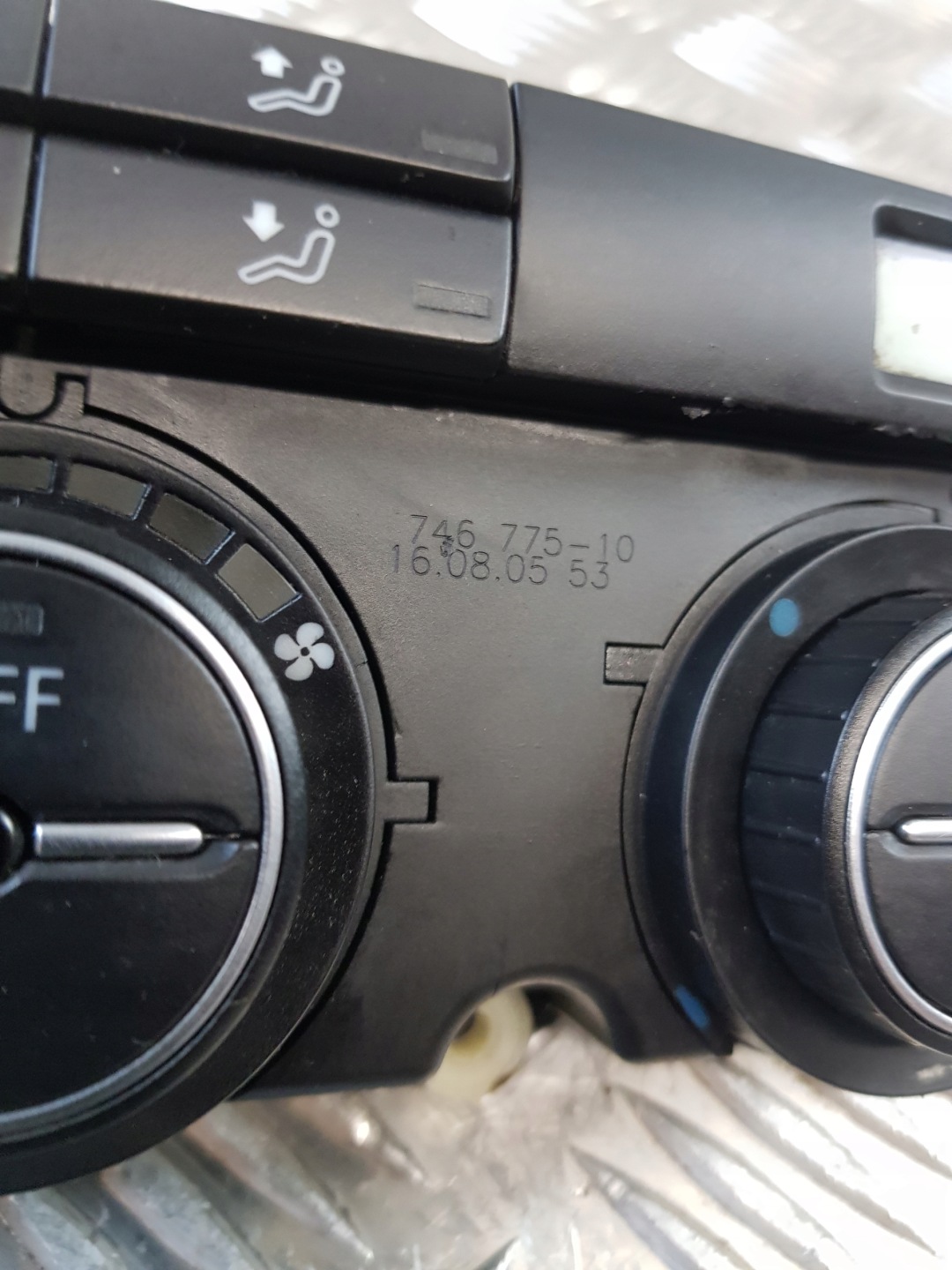 PANEL rešetka ventilacije klimatizacije 746775-10 VW PASSAT B6