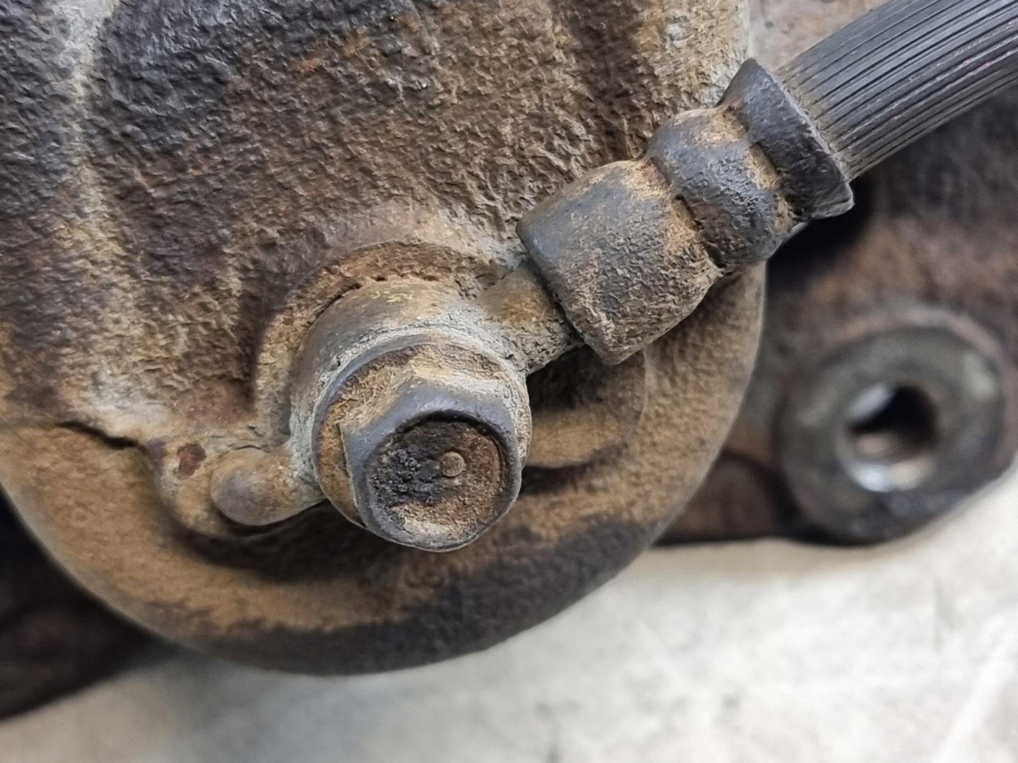 caliper brake left front HYUNDAI I30 and 1.4B 80kW 10r