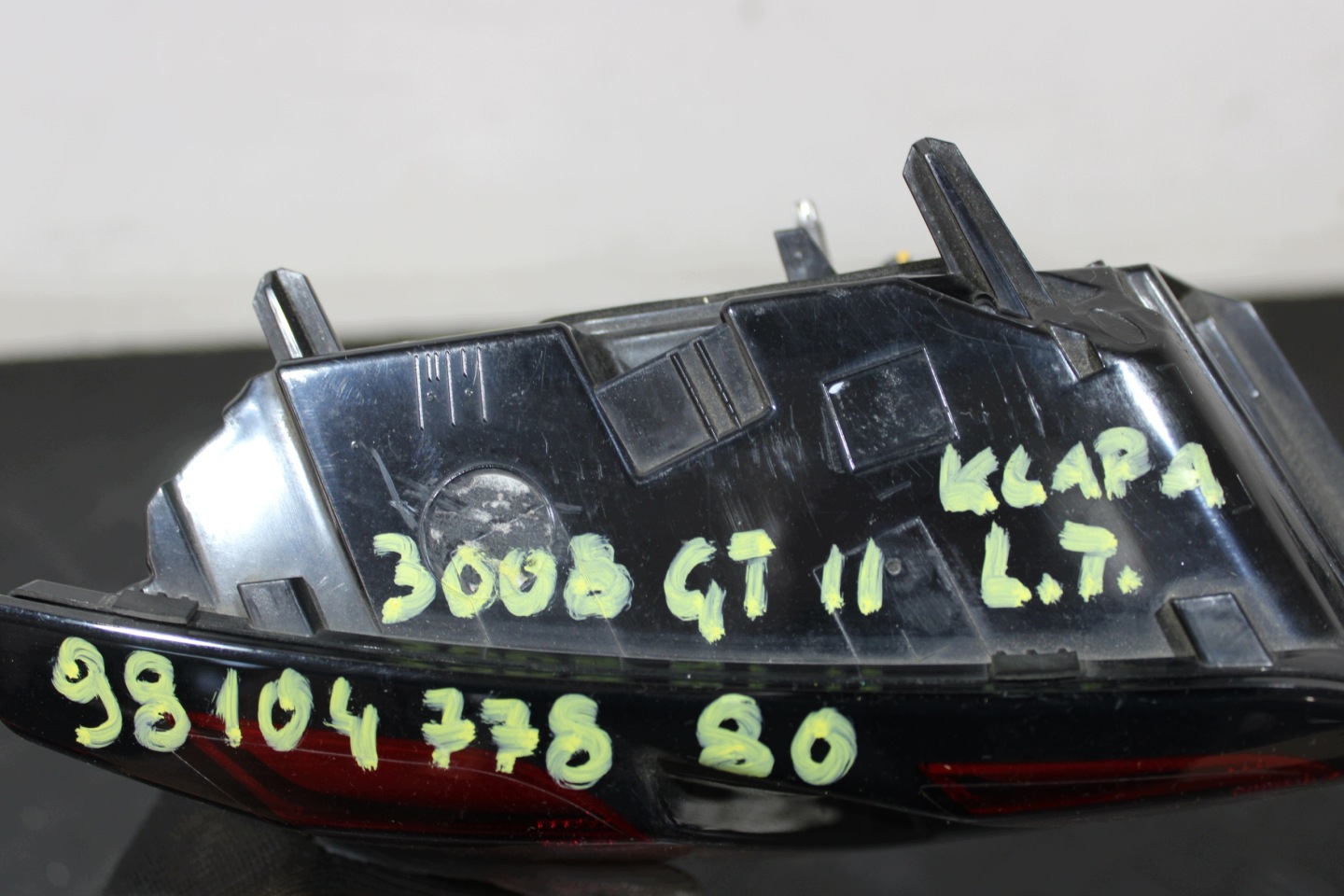 light bonnet boot left rear part 9810477880 PEUGEOT 3008 II 2