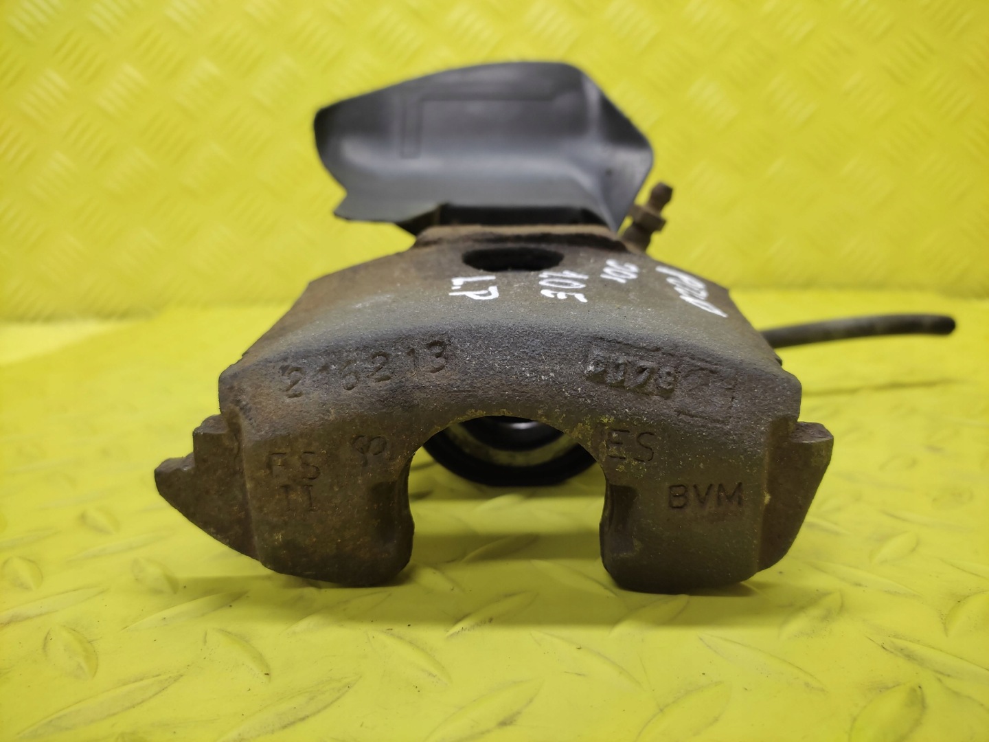VW POLO 1.0 caliper brake left front