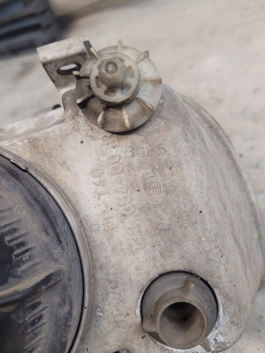 light right front 139-053-00R HELLA VOLKSWAGEN VENTO 93r.